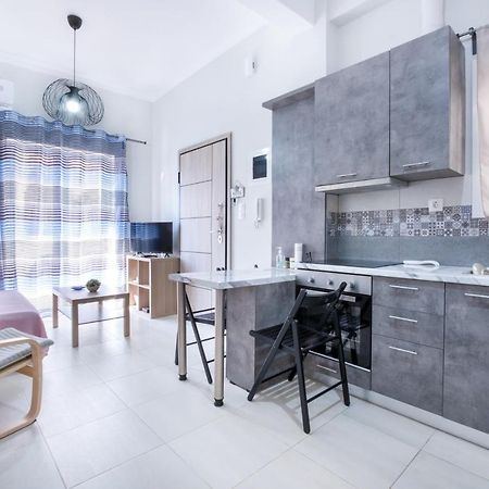 Urban Lifestyle Apartment In Pireus Exteriör bild