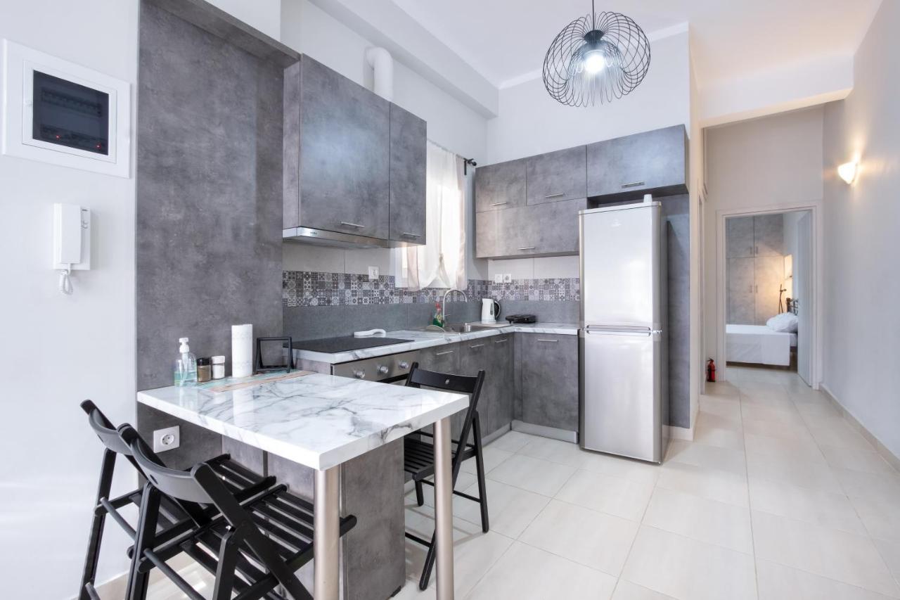 Urban Lifestyle Apartment In Pireus Exteriör bild