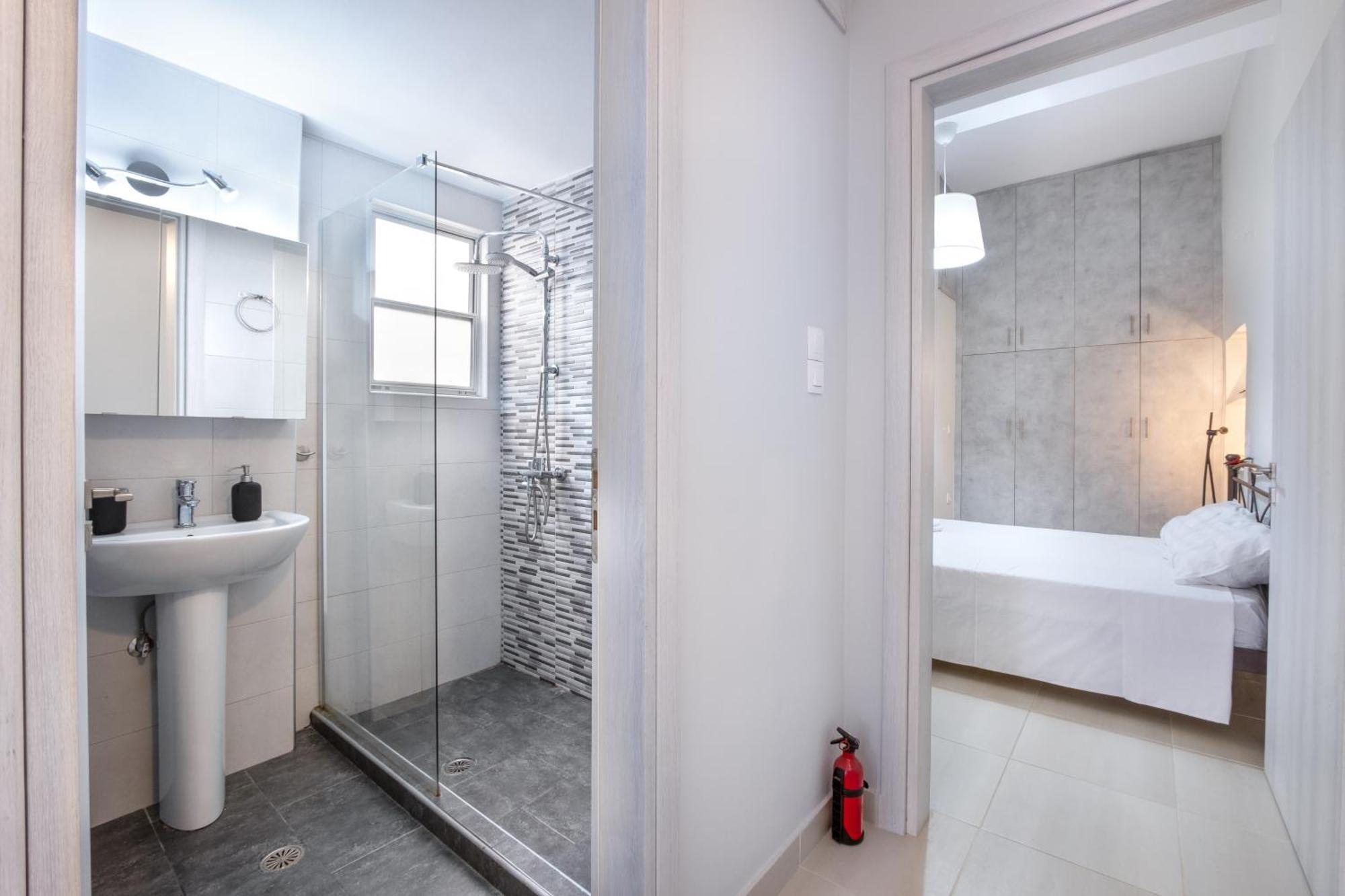 Urban Lifestyle Apartment In Pireus Exteriör bild